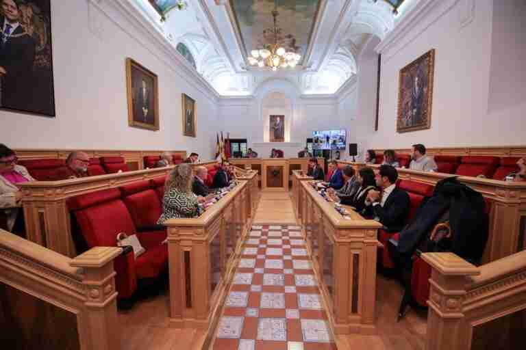 El Pleno acuerda por unanimidad pedir que el Hospitalito del Rey abra como residencia de mayores en el Casco de Toledo