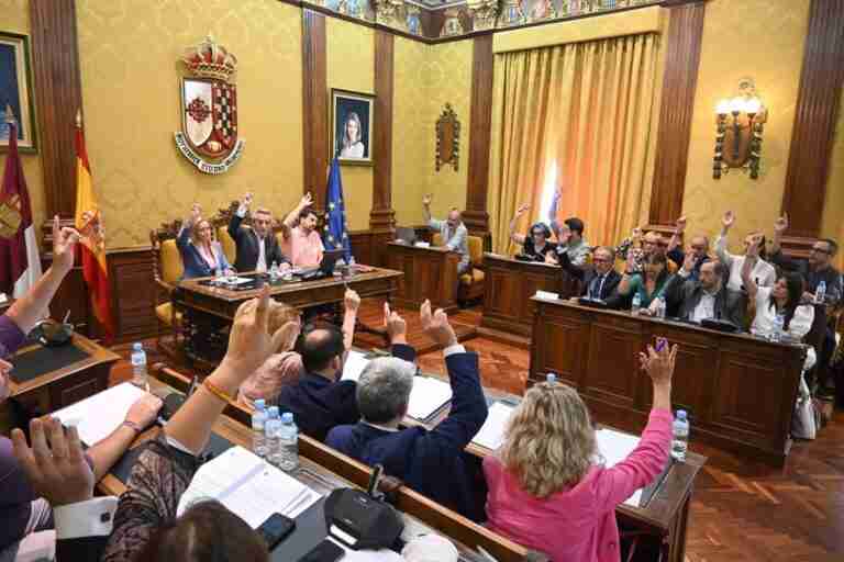 El pleno de Valdepeñas avala ceder suelo para ampliar la calle Buensuceso y el patio del colegio Lorenzo Medina