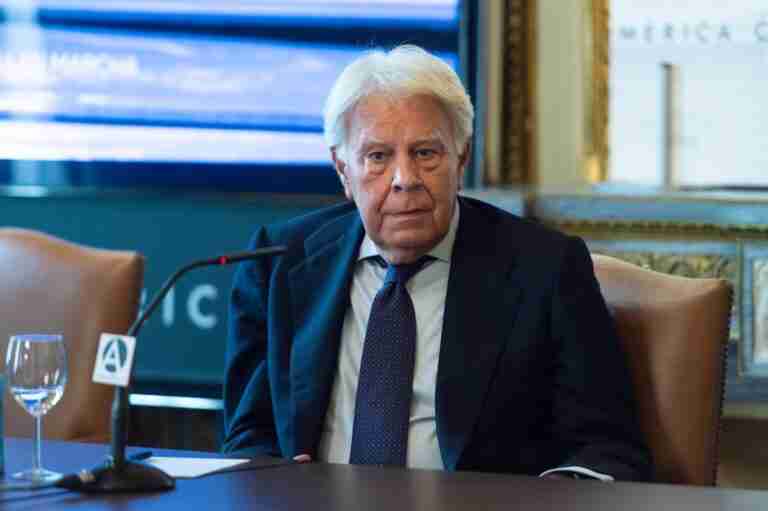 Felipe González remite a quien crea que se ha vuelto de derechas a su discurso presidencial del 82: "Digo lo mismo"