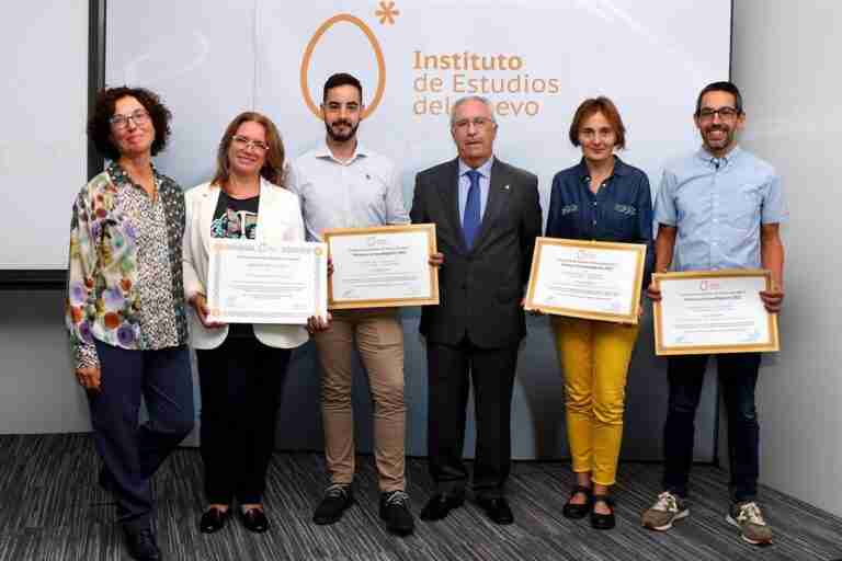 Francisco Martínez Arroyo, Galardón de Oro para el Instituto de Estudios del Huevo por su apoyo a la avicultura