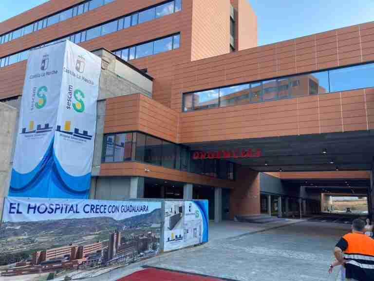 Herida una niña de 3 años al ser atropellada por un turismo a la salida de un colegio en Guadalajara