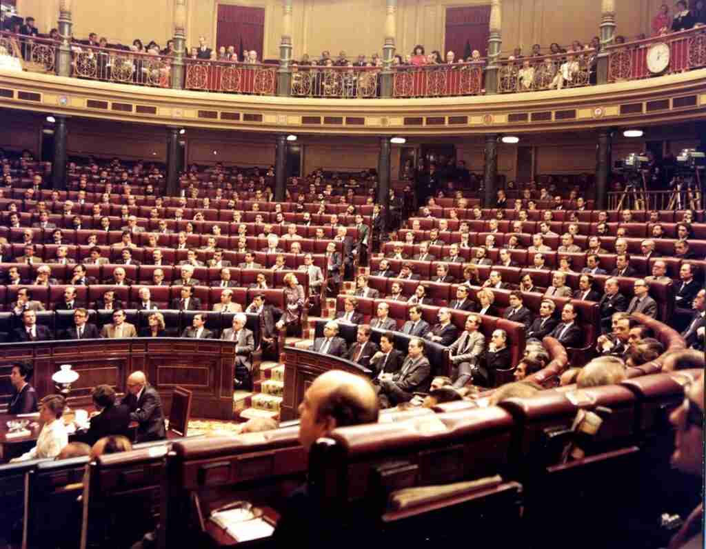 José Bono, Virgilio Zapatero o Jesús Fuentes, entre los 14 diputados del PSOE en la primera victoria socialista del 82