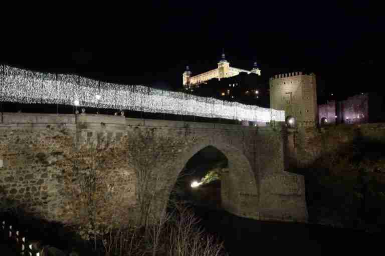 La alcaldesa de Toledo avanza que la FEMP trabaja en acordar reducir una hora el horario de la iluminación navideña