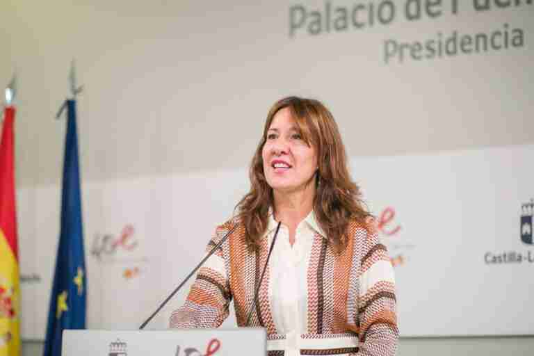 La portavoz del Gobierno vio a una oposición "vencida de antemano" frente a un Page con "liderazgo político"