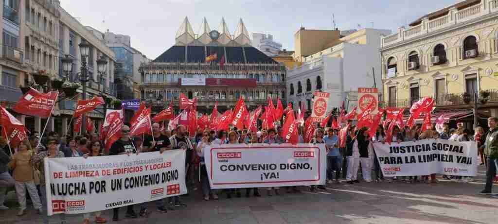 Las limpiadoras finalizan su ronda de protestas en CLM y amenazan con huelga si no hay respuesta de la patronal