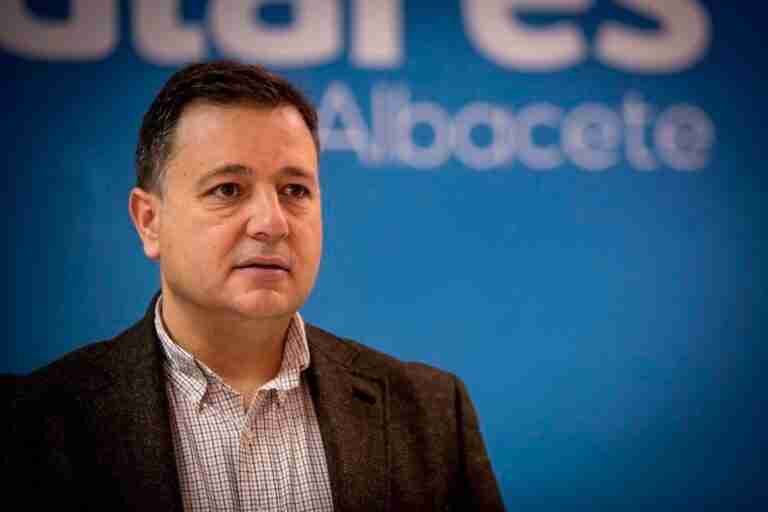 PP acusa a Sáez de "desviar" el dinero de gastos energéticos de los colegios a iluminación navideña de la calle Ancha