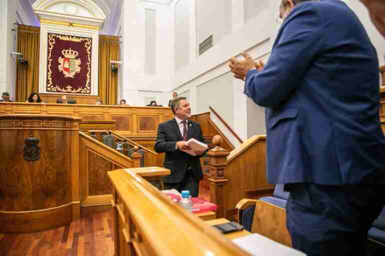 Page remata su intervención de casi 5 horas reivindicando a su Gobierno como referente regionalista en C-LM