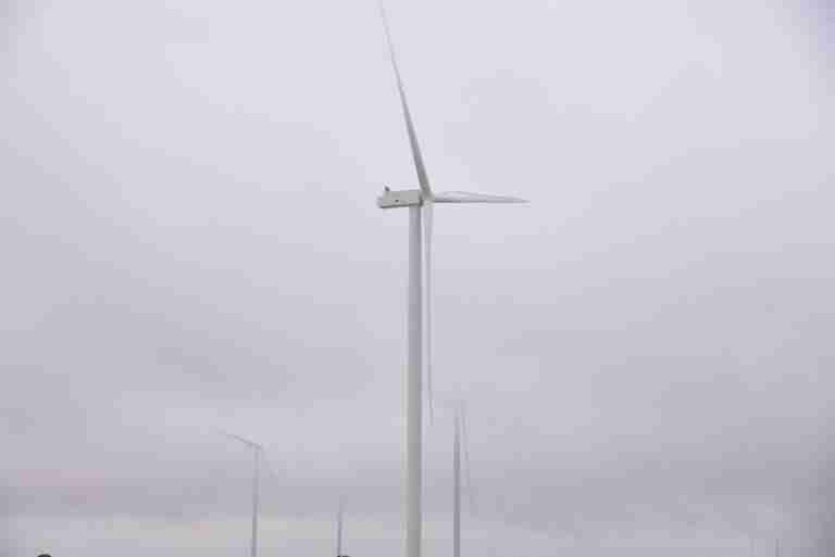 Torrejoncillo estrena planta eólica con 19 molinos y las palas más grades de mundo para llegar a 100.000 hogares al año
