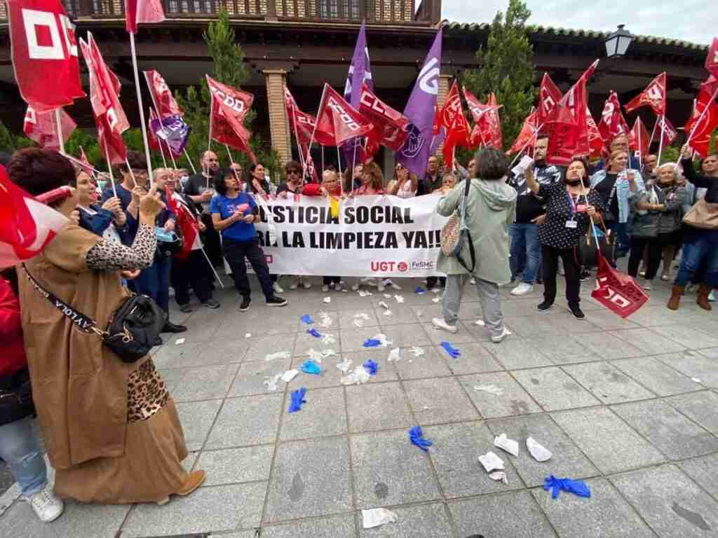 Trabajadoras de la Limpieza inician su ronda de protestas en Toledo: "Si no hay salarios, no limpiamos"