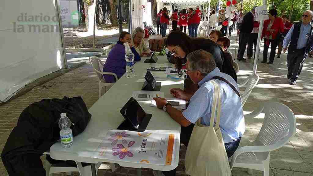 Cerca de un millar de personas asisten al I Encuentro Regional de Centros de Mayores celebrado en Quintanar 17