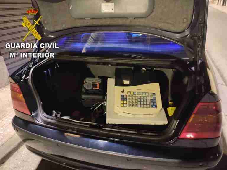 Detenido un varón por robar una televisión y la caja registradora de un establecimiento en Torrijos