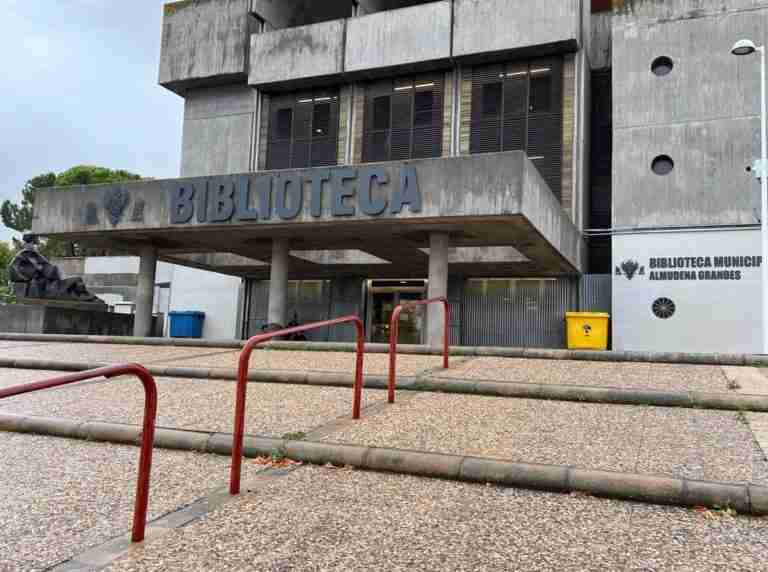 El PP critica que la remodelación de la biblioteca 'Almudena Grandes' de Toledo no haya mejorado el acceso al edificio