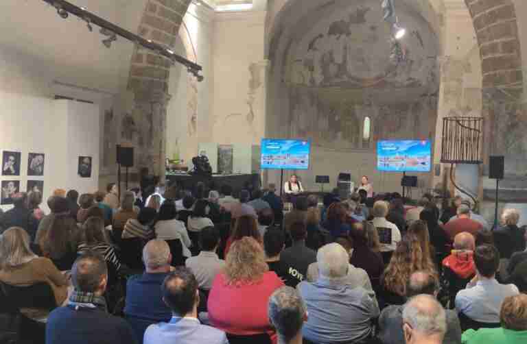El PSOE saca pecho de su gestión educativa en C-LM: "Page ha incrementado en más de 1.000 euros el gasto por alumno"