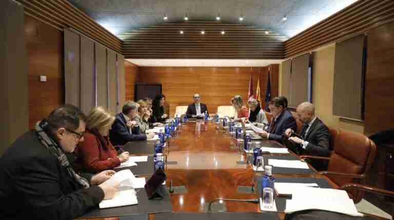 El pleno de las Cortes de C-LM de este jueves arrancará con dos declaraciones sobre los días de la Infancia y el 25N