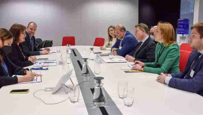 La comisaria europea de Demografía plantea extrapolar la Ley de Despoblación C-LM a otros países miembros