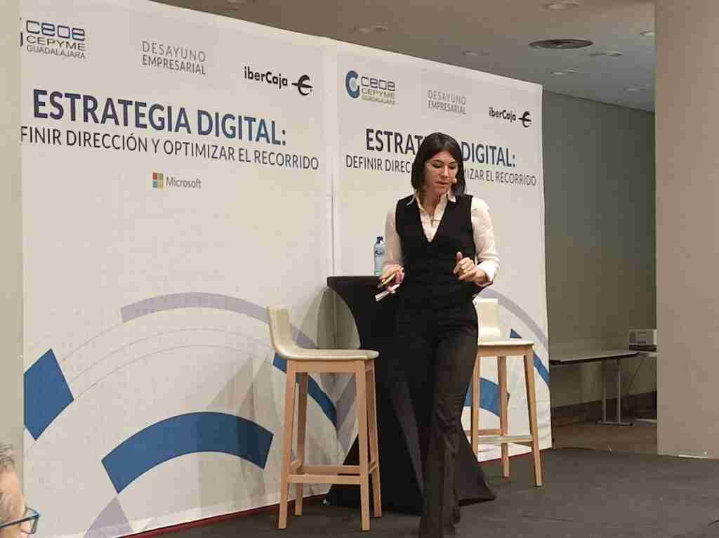 La directora de Microsoft España ánima al empresariado de Guadalajara a mejorar sus negocios con inteligencia artificial