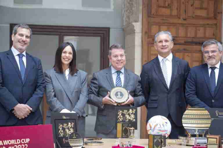 La empresa toledana Damasquinados Anframa fabricará en exclusiva los regalos del mundial de fútbol de Qatar
