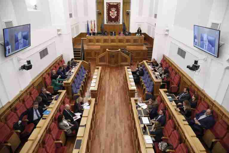 La mención de la ley del 'sí es sí' por el PP en el texto institucional del 25N rompe el acuerdo en Cortes C-LM
