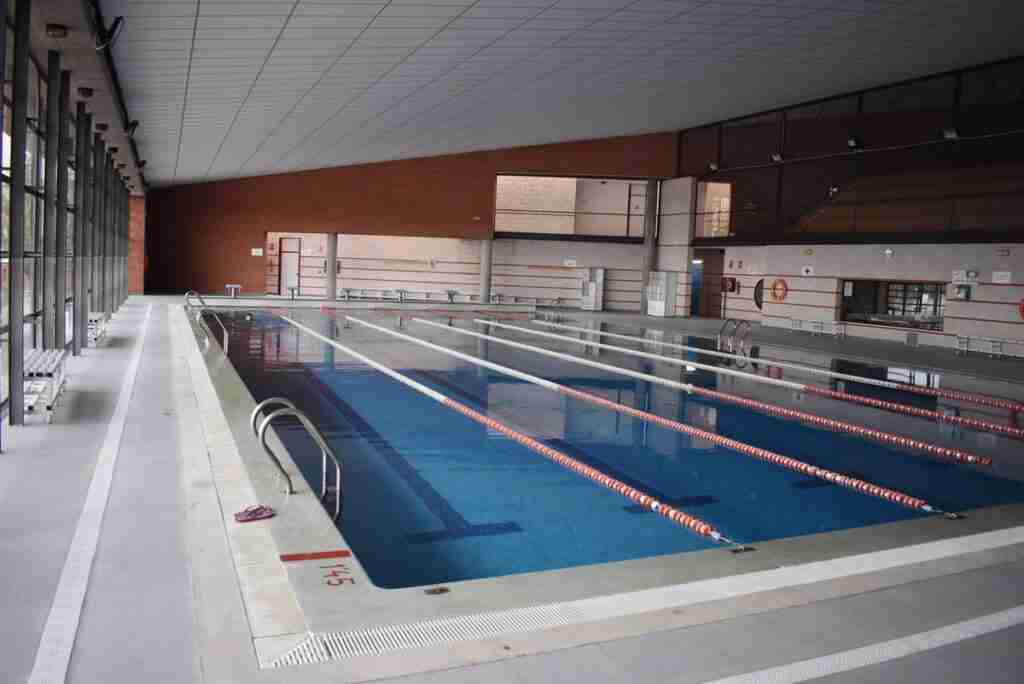 La piscina climatizada Puerta de Santa María de Ciudad Real reabre con cubierta y pavimento renovado y nuevo vaso