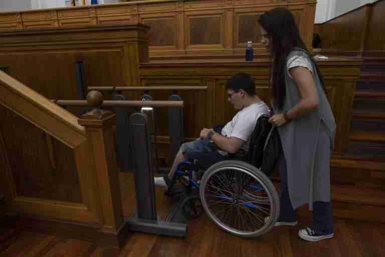 Las Cortes celebrarán el Día Internacional de la Discapacidad con los colectivos, que premian su Plan de Accesibilidad