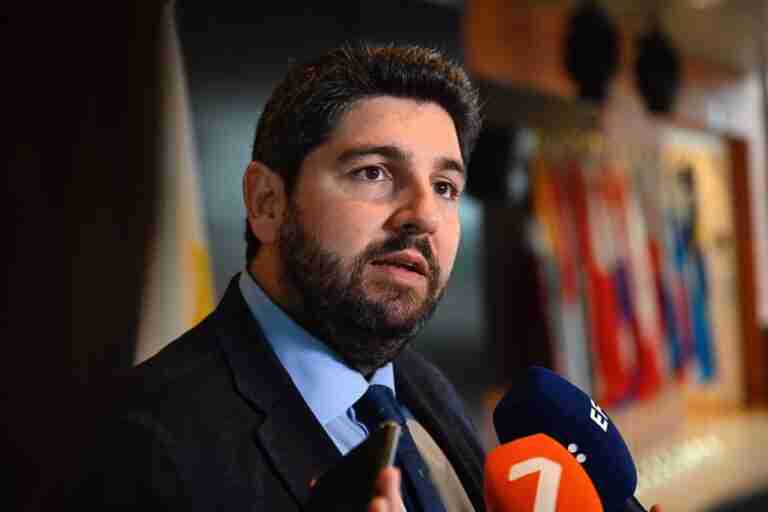 López Miras califica el "hachazo" al Tajo-Segura como "la mayor afrenta a Murcia de los últimos tiempos"