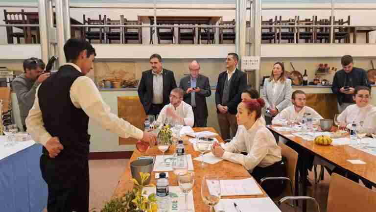 Los futuros profesionales de la hostelería regional se forman en la puesta en valor y consumo moderado del vino de C-LM