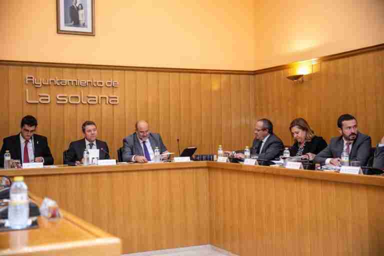Luz verde a la ley de acompañamiento a cuentas de C-LM que incluye deducciones en vivienda, guardería y emprendimiento