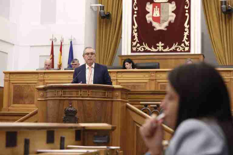 PP y Cs reconocen aumento de gasto social en CLM pero piden mayor esfuerzo, mientras Junta se ufana de inversión