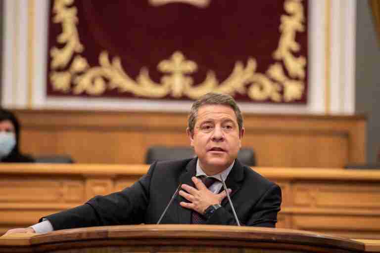 Page lograría la victoria en C-LM en las elecciones de mayo pero con peligro de perder la mayoría, según una encuesta