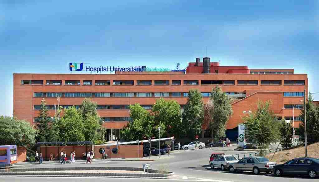 Trasladan al hospital a un hombre de 35 años herido por arma blanca en una agresión en plena calle en Azuqueca