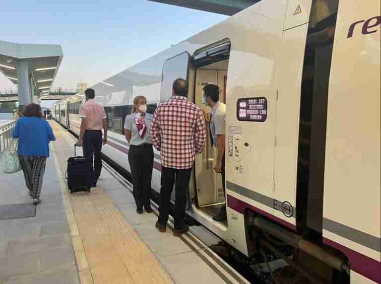 Un policía fuera de servicio desalojó en Torrijos al agresor del interventor del Intercity Madrid-Badajoz