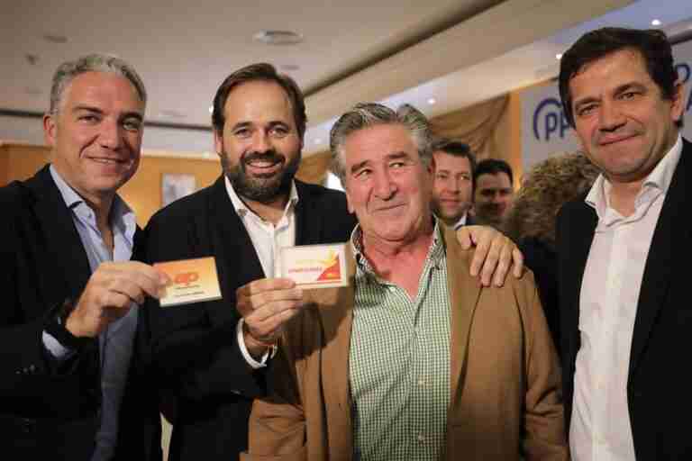 VÍDEO: Bendodo ensalza la capacidad de trabajo de Núñez, "único presidente de PP" con un acto público todos los días