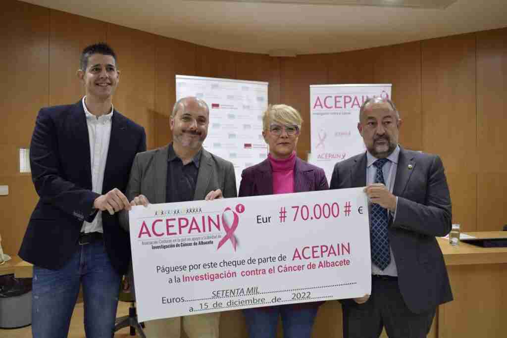 Acepain entrega a la UCLM 70.000 euros para que la institución académica siga investigando