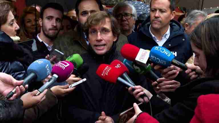 Almeida apunta que el origen de la "violencia política" en el Congreso está en la aparición de Podemos en el escenario