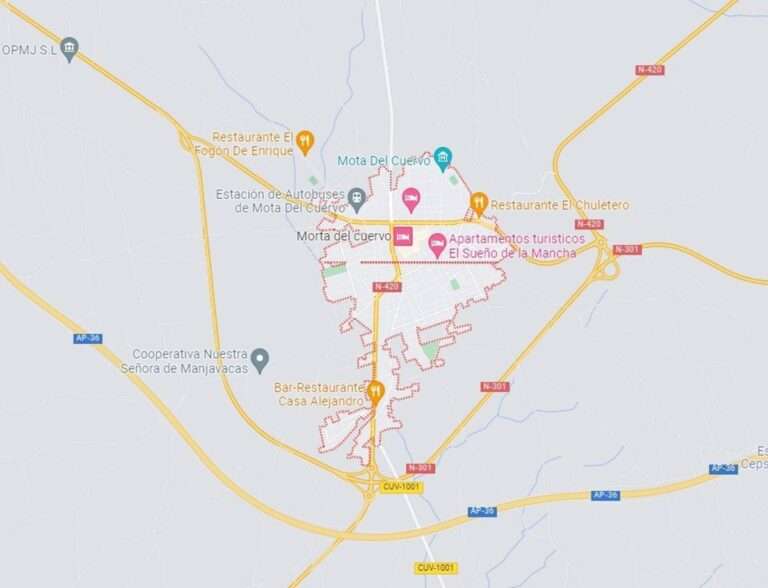 Cortada la N-301 en Mota del Cuervo (Cuenca) por una colisión entre dos camiones y un furgón sin heridos