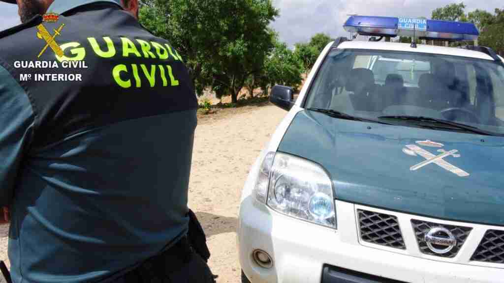 Dos guardias civiles salvan a un joven que se había atragantado mientras comía en una cafetería de Cuenca