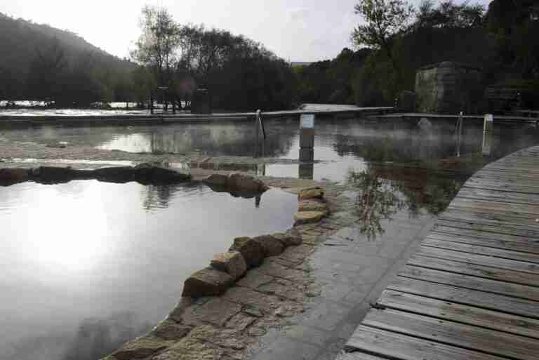 El fin de semana comienza con lluvias este viernes en el este, con nevadas el sábado en el norte y descenso térmico