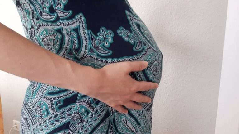 El padre podrá adelantar 10 días su permiso de paternidad para cuidar de la madre antes del parto con la Ley de Familias