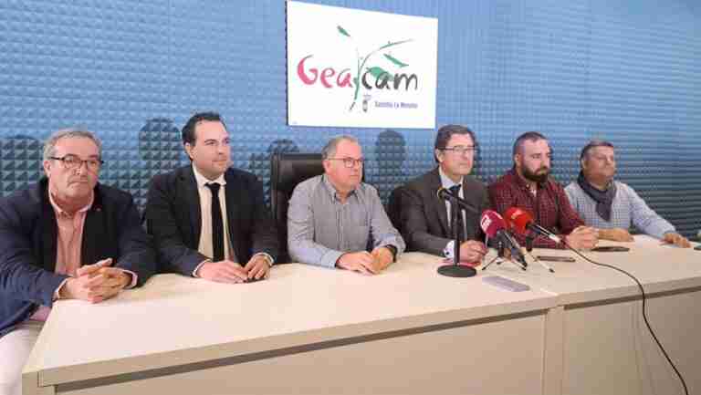 Geacam y sindicatos renuevan convenio tras casi 10 años con subidas salariales y 1.900 bomberos forestales fijos