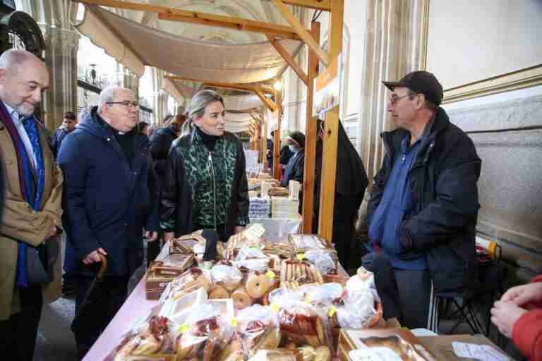 La alcaldesa espera que el nuevo emplazamiento de la Feria del Dulce en Toledo atraiga a más visitantes
