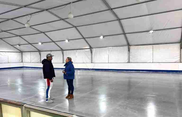 La pista de hielo en el paseo de Sisebuto en Toledo ya tiene todo listo para recibir a los primeros patinadores