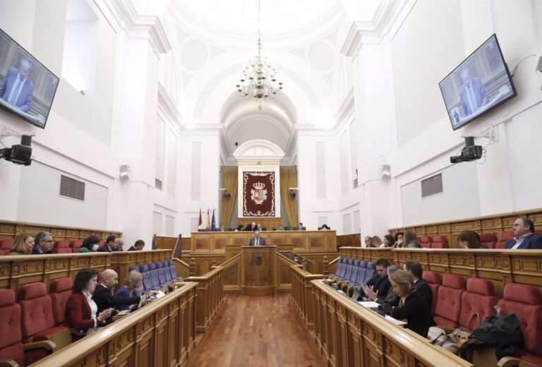 Las cuentas de C-LM para 2023 prosperan gracias a la mayoría absoluta del PSOE, pese al rechazo de Cs y PP