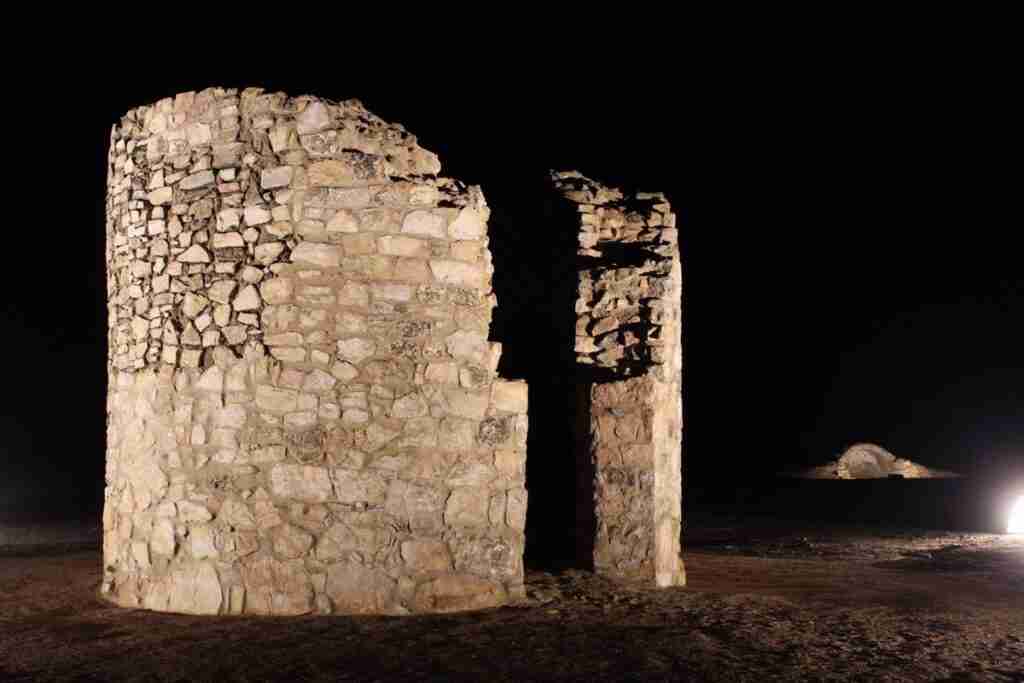 Los molinos de Campo de Criptana estrenan iluminación y recuperan sus restos hasta alumbrar 13 gigantes