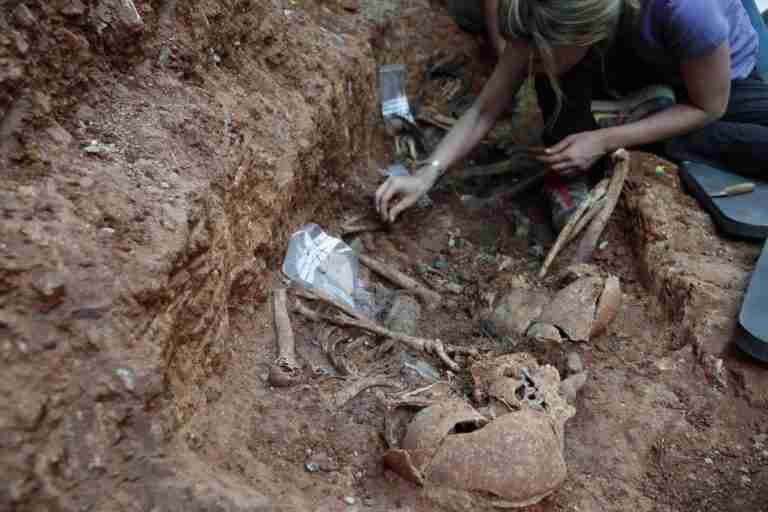 Manzanares recibe 180.000 euros para exhumar de su cementerio personas represaliadas en guerra civil y franquismo