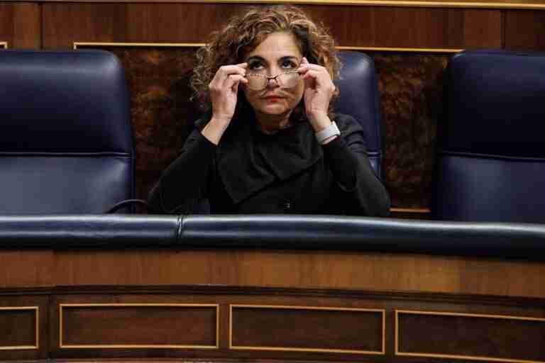 Montero elude replicar a las críticas de Page: "Mi sentido de la lealtad y del respeto me impide dar mi opinión"