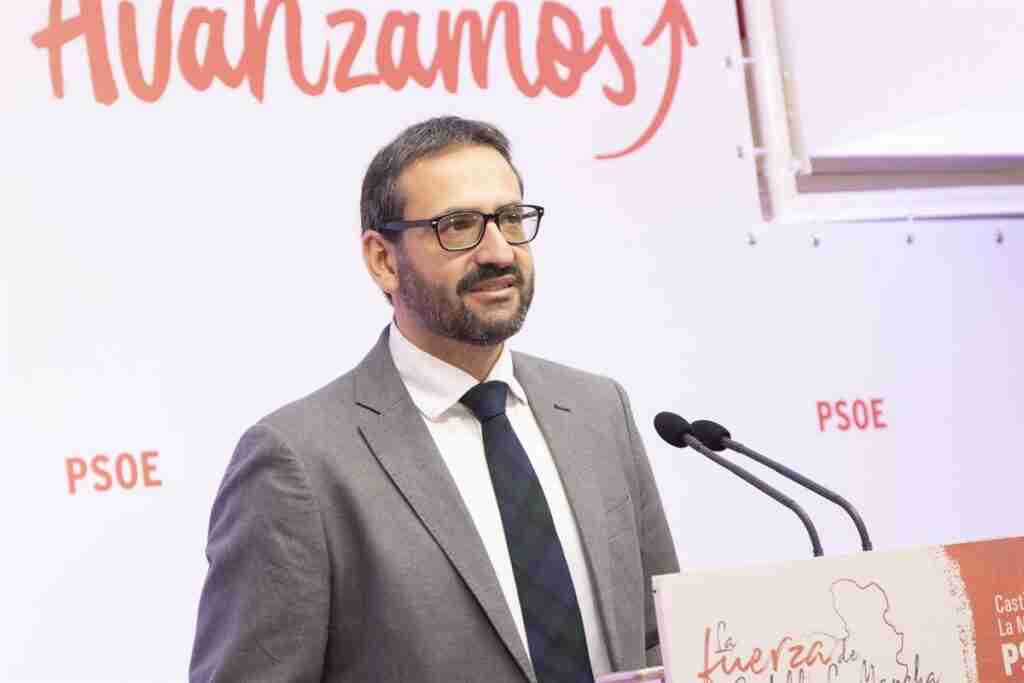 PSOE define a Núñez como "una cacatúa de Génova" y asegura que C-LM necesita un presidente "con personalidad propia"