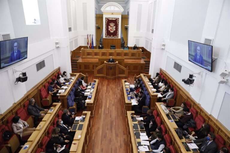 PSOE sacaría de 15 a 22 escaños, PP de 6 a 13, Vox de 1 a 6 y UP de 0 a 4 en comicios a las Cortes de C-LM, según CIS