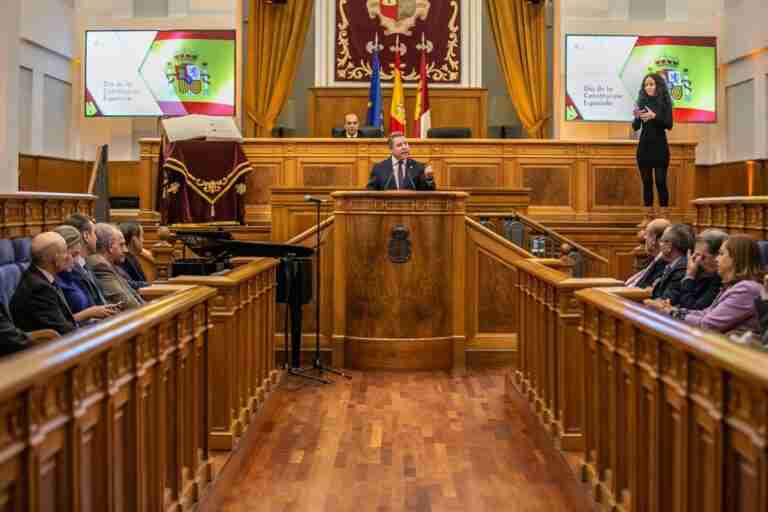 Page cree que la Constitución necesita "un reaseguro" ante quienes quieren socavarla: "Un antivirus democrático"