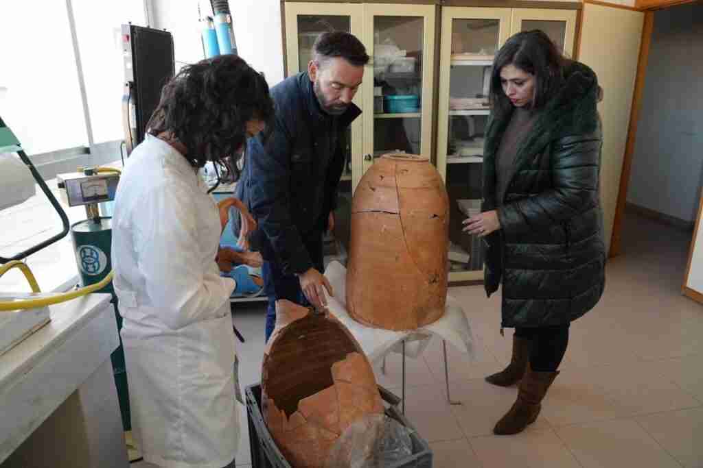 Restauradas siete importantes piezas cerámicas de las excavaciones en el Parque Arqueológico de Alarcos