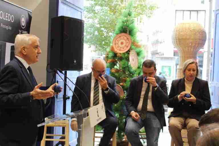 Sabores frutales, vegetales, amargos y picantes se mezclan en el AOVE de la nueva cosecha de la DOP Montes de Toledo